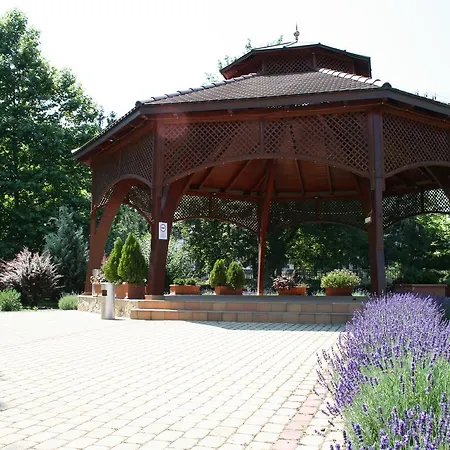 Park Es Rendezveny Centrum Bábolna