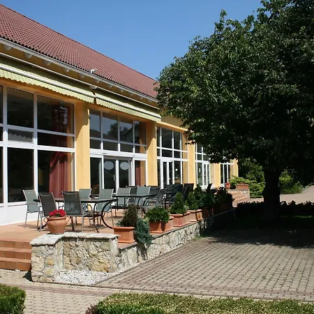 Hotel Park Es Rendezveny Centrum Bábolna