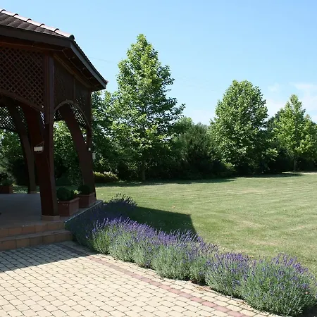 Park Es Rendezveny Centrum Bábolna