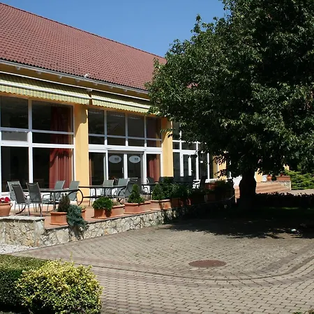 Park Es Rendezveny Centrum Bábolna